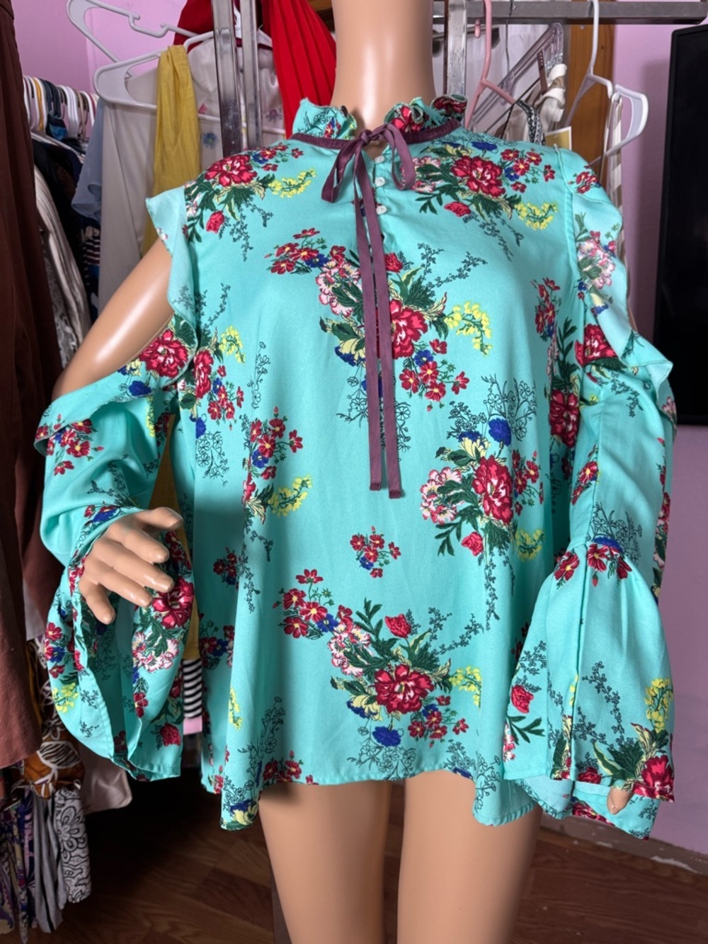 Rock & Roll Cowgirl Mint Floral Cold Shoulder Bell Sleeve Top size XL - Picture 2 of 6
